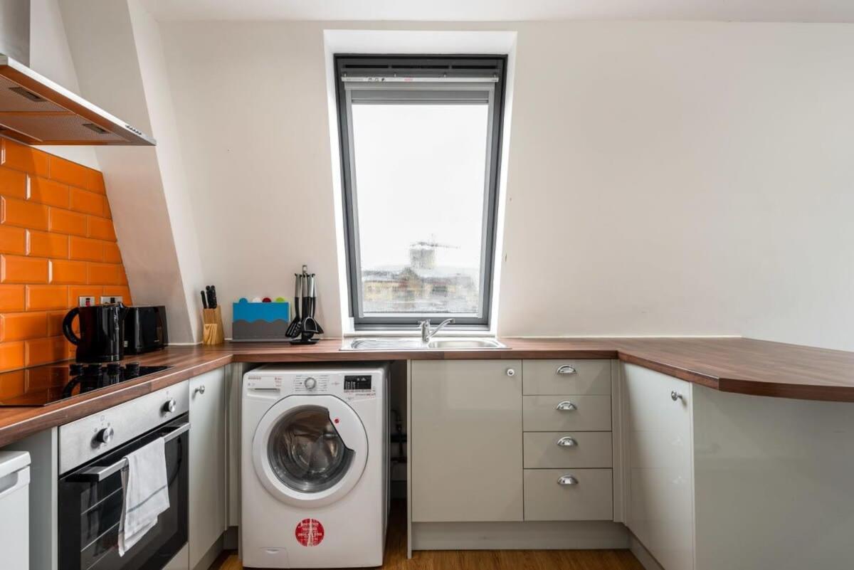 Modern 1 Bed Budget Apartment In Central הליפקס מראה חיצוני תמונה
