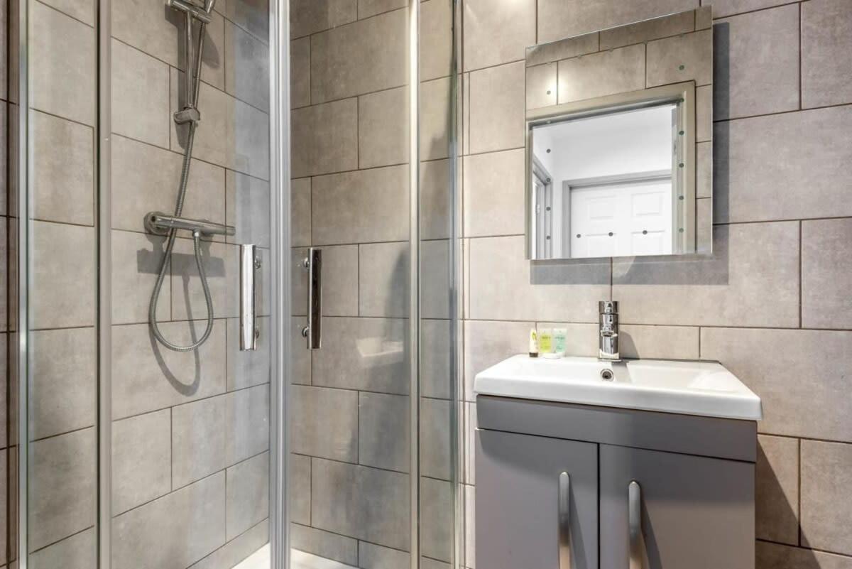 Modern 1 Bed Budget Apartment In Central הליפקס מראה חיצוני תמונה